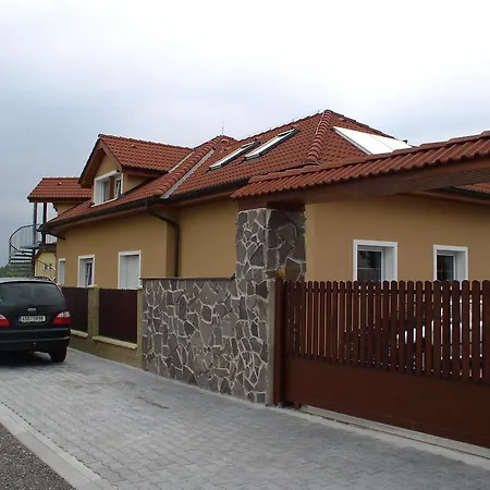 Casa de hóspedes Rozkos 3*