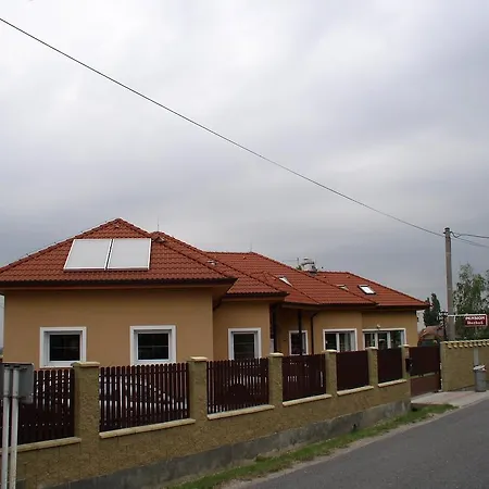 Casa de hóspedes Rozkos 3*